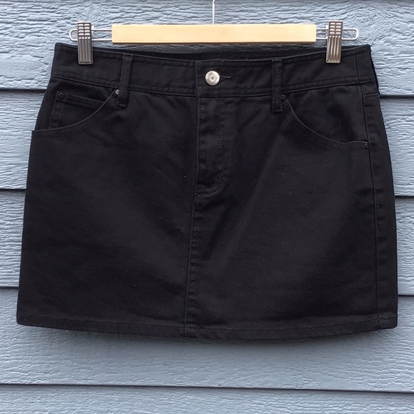 Aritzia Wilfred Free Black Straver Denim Mini Skirt - Picture 2 of 7